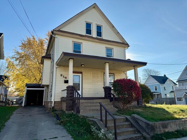 Photo - 816 Greenfield Ave SW House