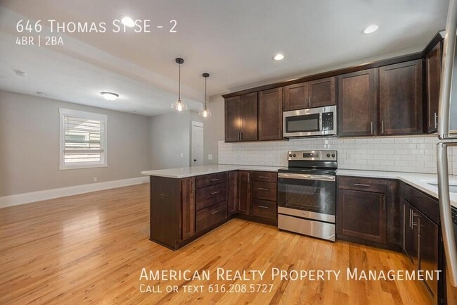 Photo - 646 Thomas St SE Unit 2