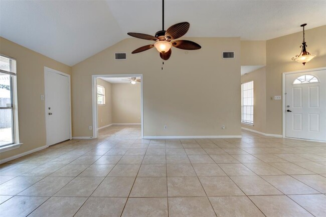 Photo - 4035 Green Crest Dr Casa