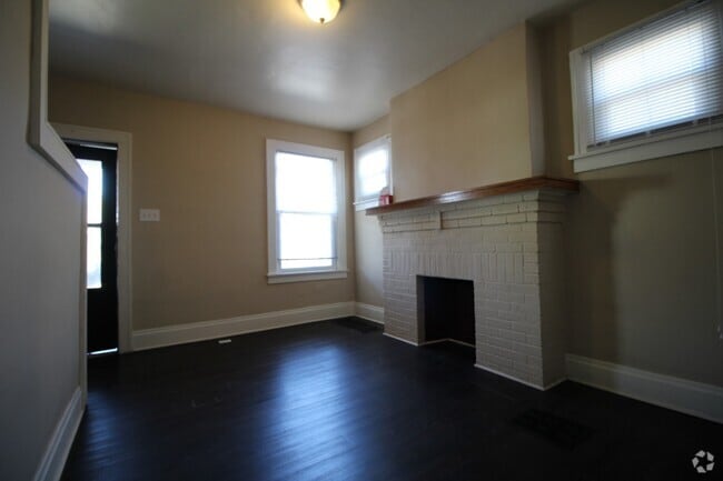 Building Photo - 2 bedroom town-home in Milo-Grogan Neighbo... Unit 1216 Ann St.