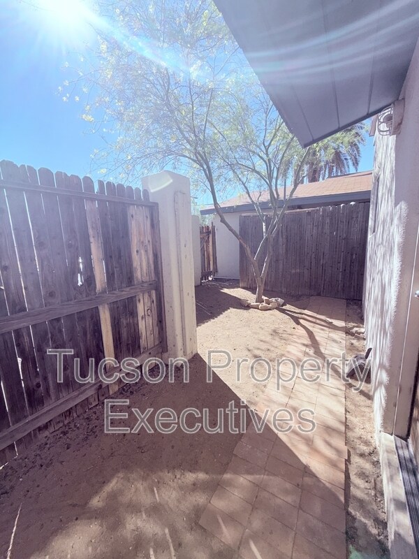 Photo - 443 E Delano St Unidad 1