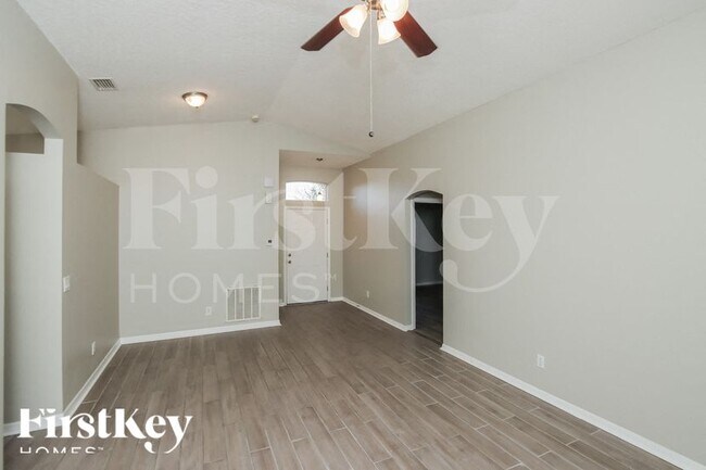 Photo - 530 Melanie Cir