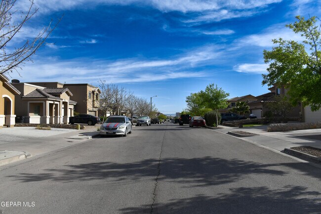 Photo - 300 Saltford Pl