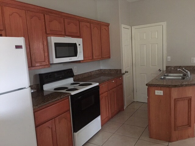 Cocina - 607 Jade St