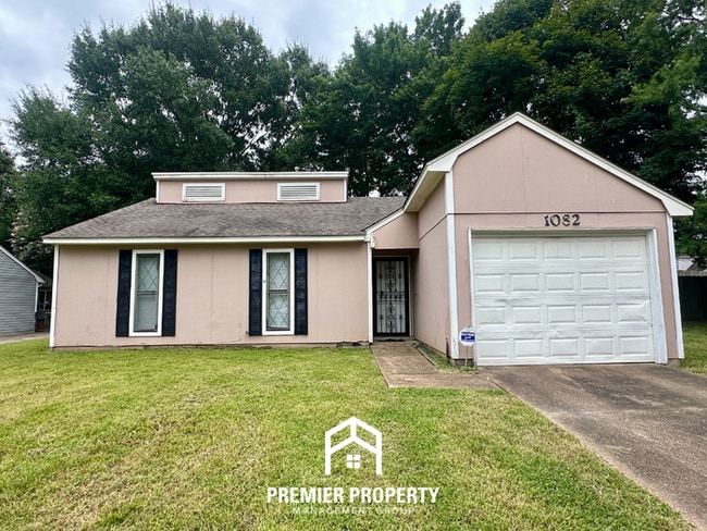 Building Photo - 3BR/2BA Memphis Rental with 1-Car Garage, Brick Fireplace & Spacious Fenced Yard