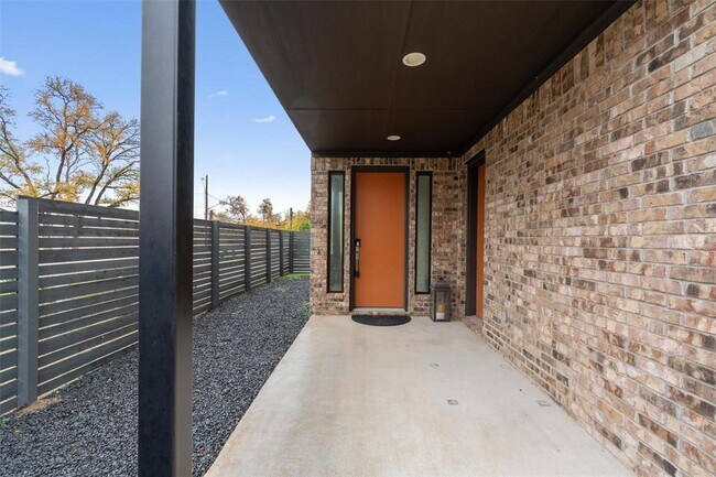 Photo - 5002 Pecan Springs Rd