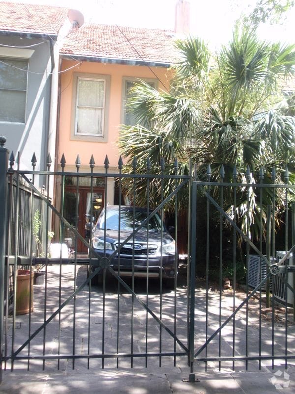 Building Photo - 2629 S Carrollton Ave Rental
