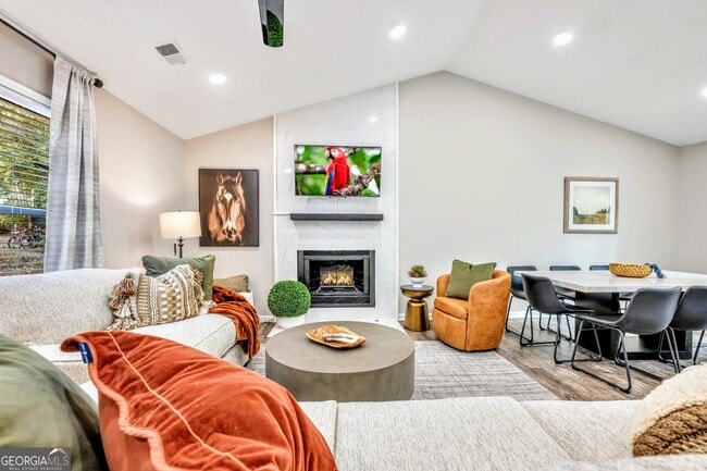 Building Photo - 1440 Glynn Oaks Dr SW