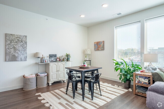1BR, 1BA - 964SF - Living Room