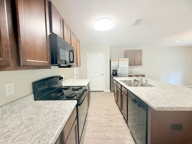 Photo - Beautiful 2-Story Home - Magnolia Bend