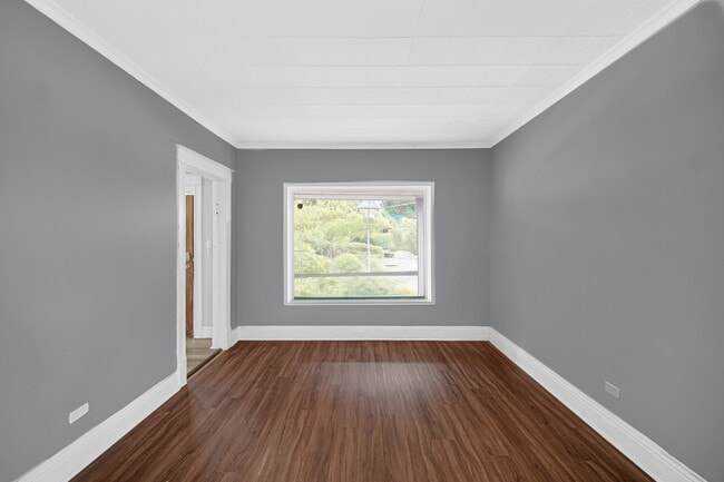 Photo - 72 E 136th St