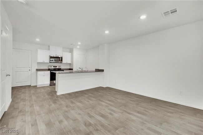 Photo - 1133 Scarlet Sparrow St