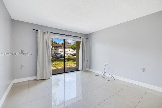 Photo - 7010 NW 179th St Unit 101