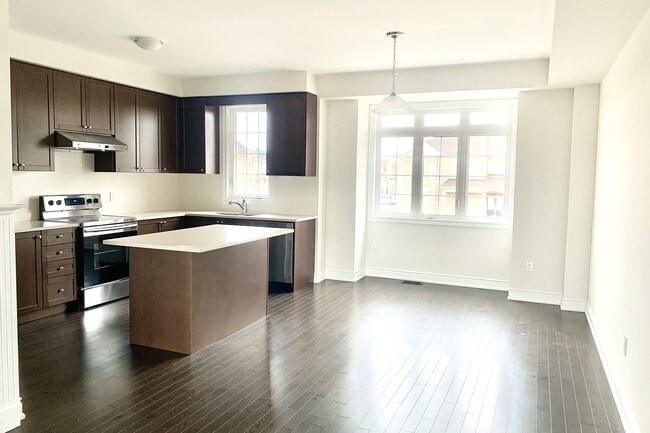 Photo - 10 Oakmore Ln