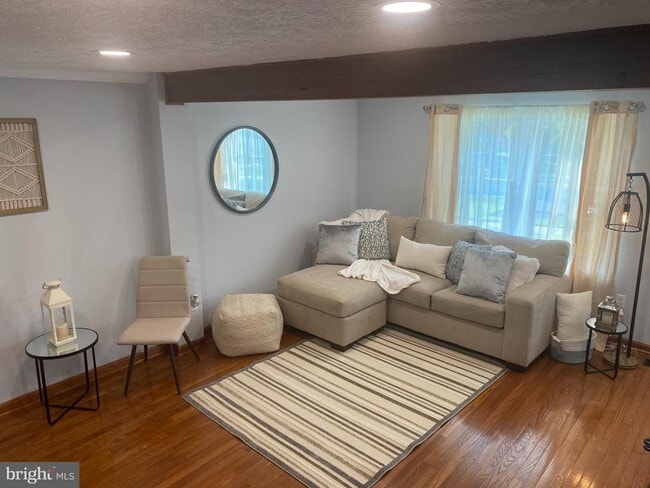 Photo - 7 Capland Ct