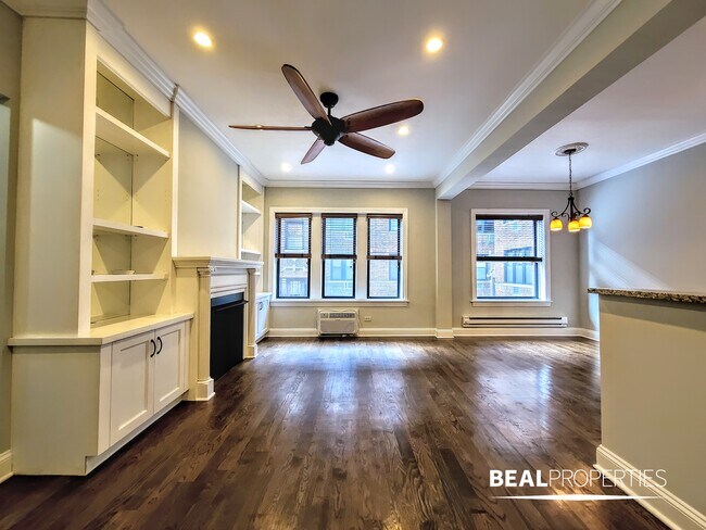 Building Photo - 744 W Addison St Unit 1