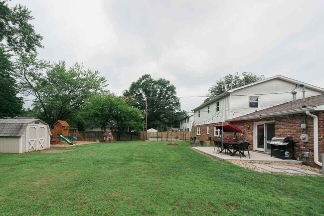 Photo - 2212 E Queens Way