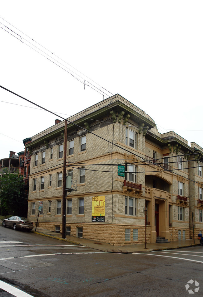 Building Photo - Howe and Maryland Apartments