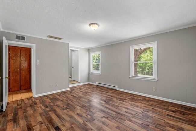Photo - Large Home in Four Seasons Area, Hardwoods, Dining Room, Screed Porch, Fenced!