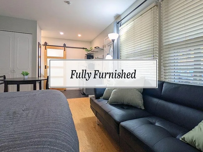 Building Photo - 1102 S Buckingham Rd Unit 2