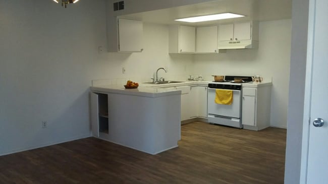 Photo - 1627 N Fair Oaks Ave