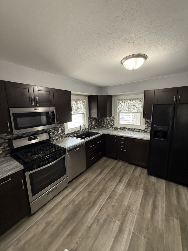 Photo - 428 Hilltop Rd