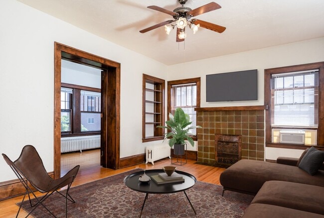 Building Photo - 809 Douglas Ave