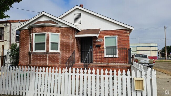 Building Photo - 1448 Rice St Rental