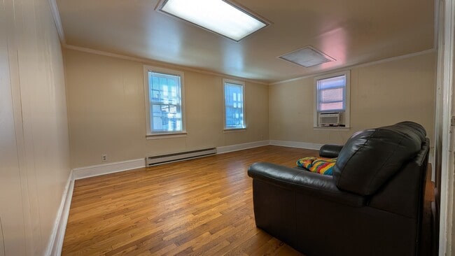 Building Photo - 20 W Main St Unit 200