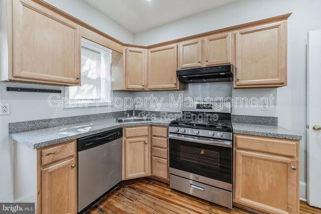 Building Photo - 2509 E Oakdale St Rental