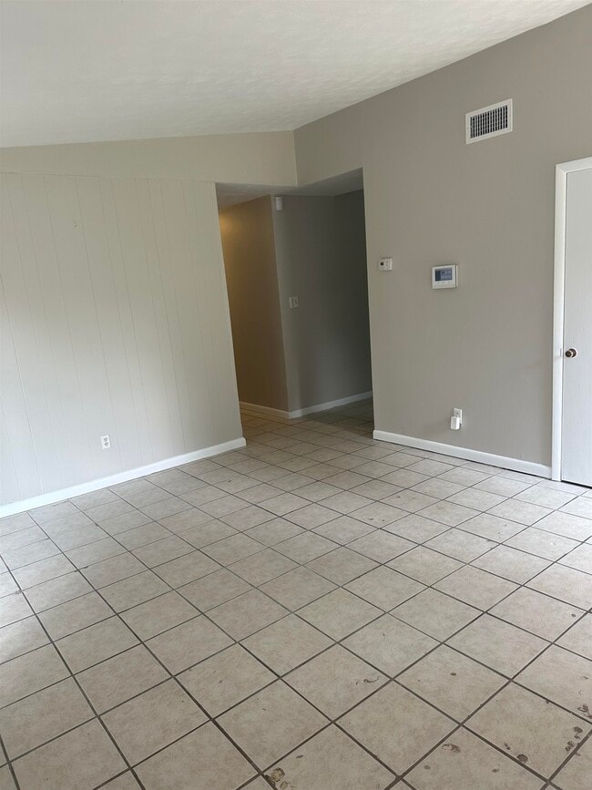 Photo - 422 Essex Dr