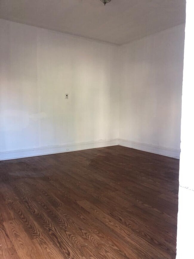 Building Photo - 1228 W Venango St Unit 1 - Downstairs Rental
