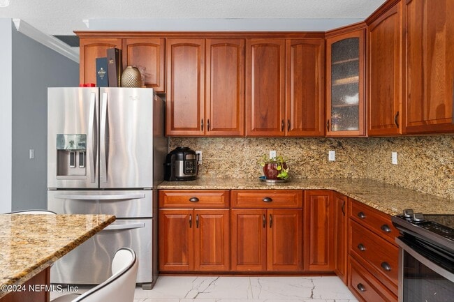 425 Oak Pond Dr