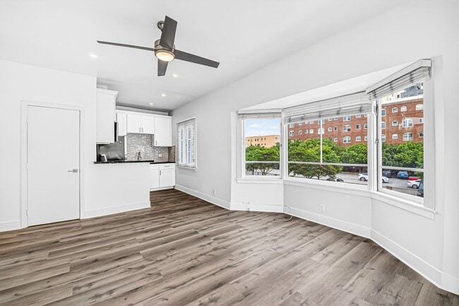 Photo - 405 W 3rd St Unidad E