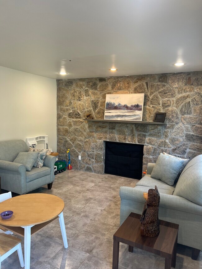 Photo - 33 Gainsborg Ave E