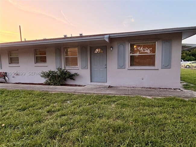 Photo - 1502-1504 N 57th Ave