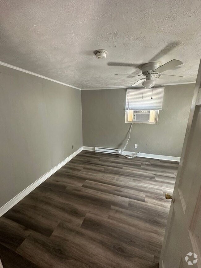Building Photo - 2208 Roosevelt Dr Unit 2 Rental