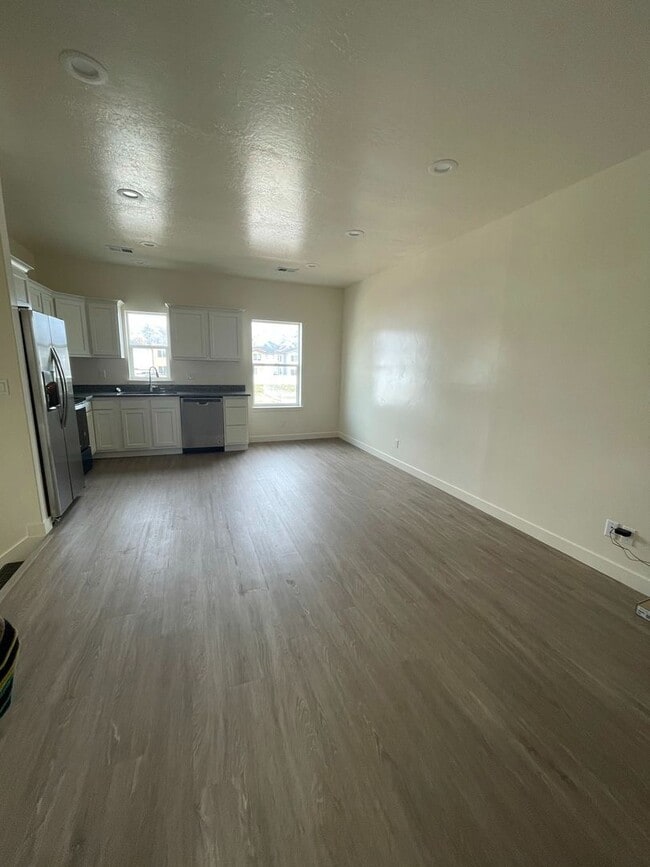 Photo - 2 Weeks Free Rent – 1 Bed 2 Bath Townhome in Clearfield w/ Flex Room!