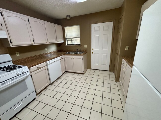 Photo - 1402 N Hartford Ave Unit 1402 N Hartford, Apt D