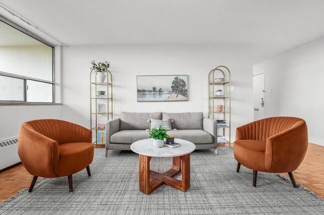 Building Photo - RENOVATED 2BD 1 Bathroom with AC in PRIME ... Unit 2 BD