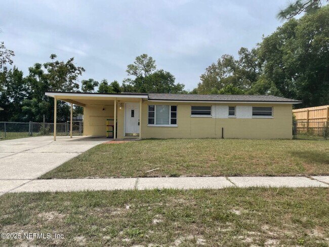 Building Photo - 165 Parkwood Dr W Rental
