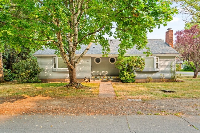 Photo - 305 Knoop Ln