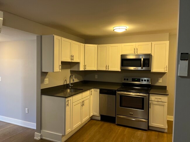 Building Photo - 27 N Margin St Unit 2