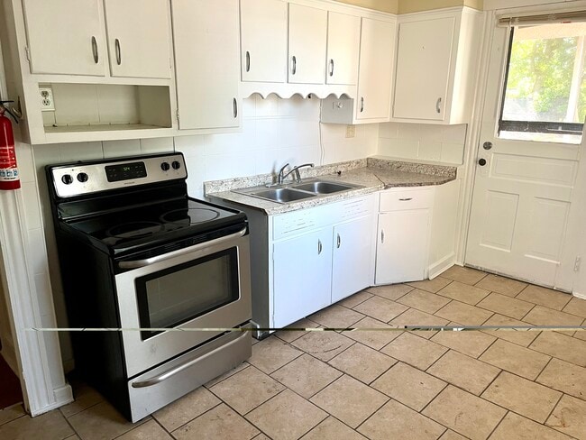 Building Photo - 1713 Jefferson Ave Unit Suite 3