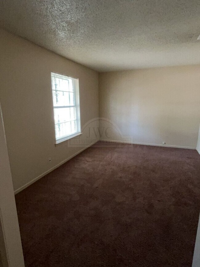 Photo - 1502 Linda Ln