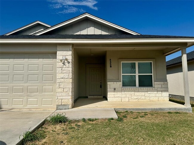 Building Photo - 455 CR 306