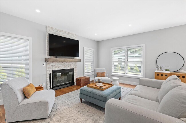 Photo - 55 Squires Ave