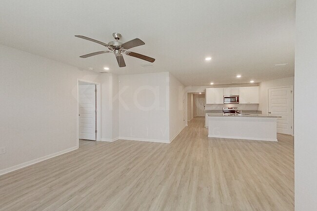 Photo - 127 Swallowtail Ln