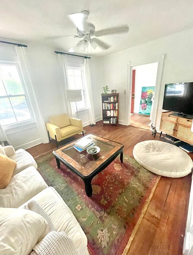 Photo - 105 Caroline St