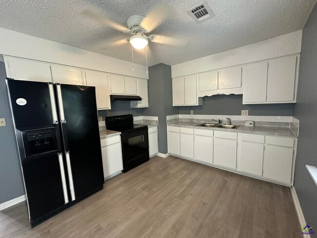 Photo - 503 Coventry Ct